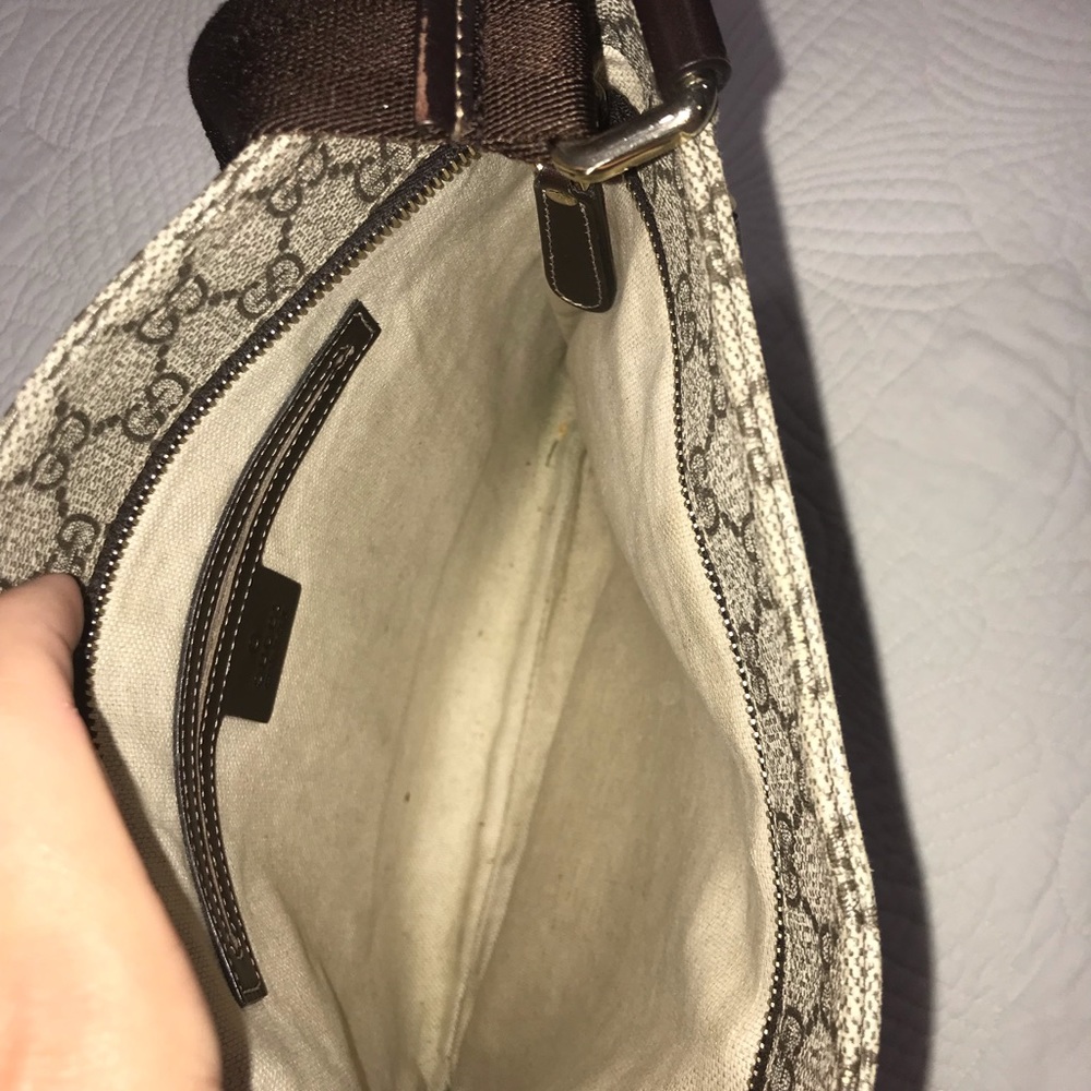 Gucci Messenger bag! - Picture 4 of 7